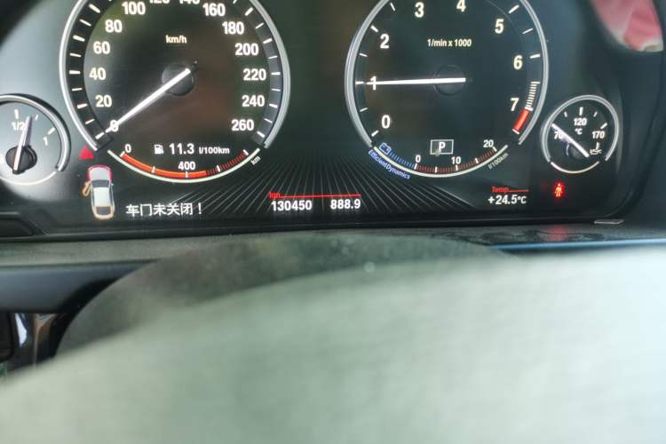 Used BMW X6 2015 xDrive28i Odometer Close Up