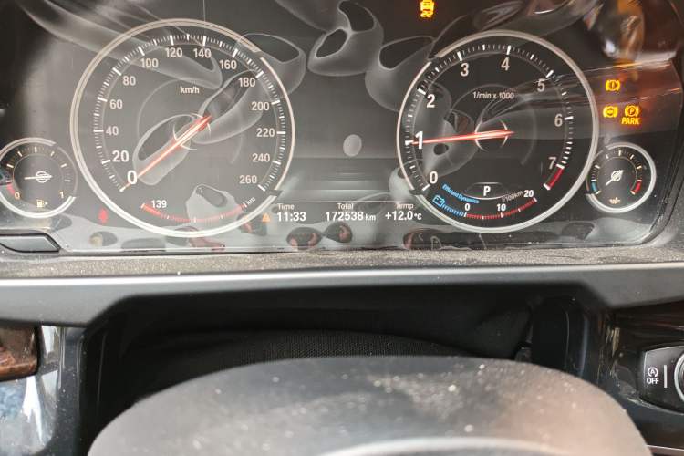 Used BMW X6 2015 xDrive28i Odometer Close Up