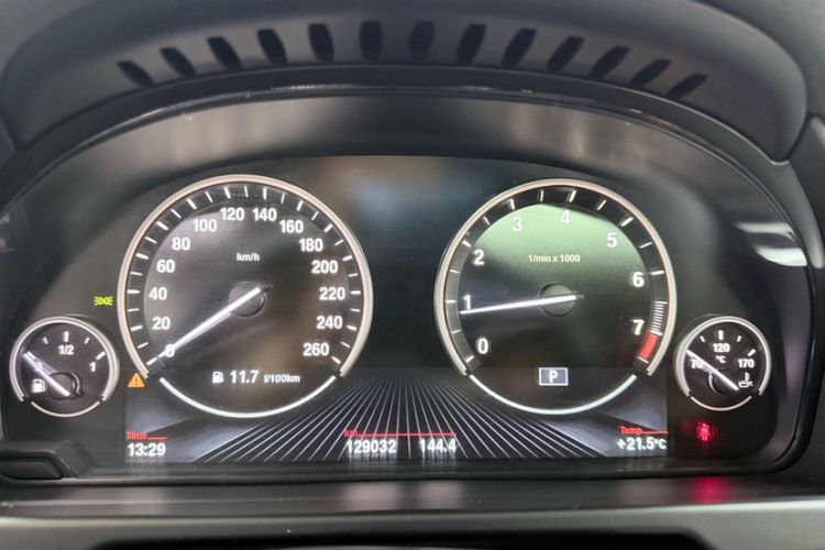 Used BMW X6 2015 xDrive28i Odometer Close Up
