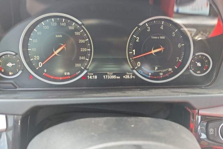 Used BMW X6 2015 xDrive35i Leading Model Odometer Close Up