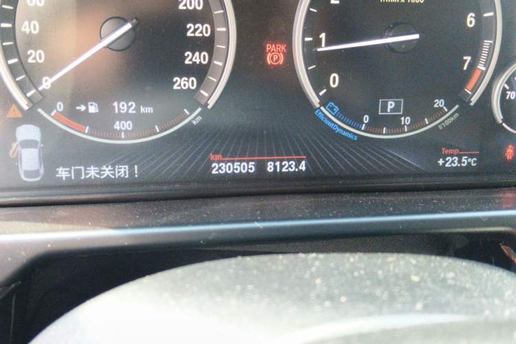 Used BMW X6 2015 xDrive28i Odometer Close Up