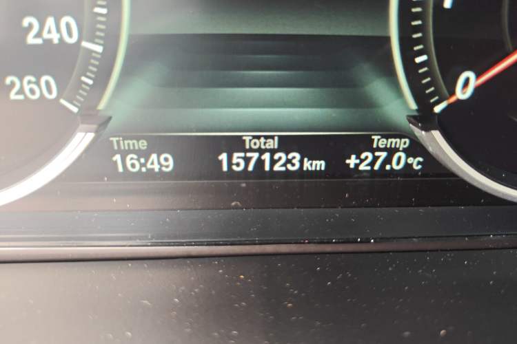 Used BMW X6 2015 xDrive35i Luxury Edition Odometer Close Up