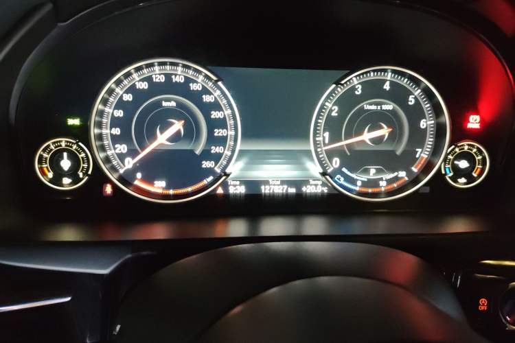 Used BMW X6 2015 xDrive35i Luxury Edition Odometer Close Up