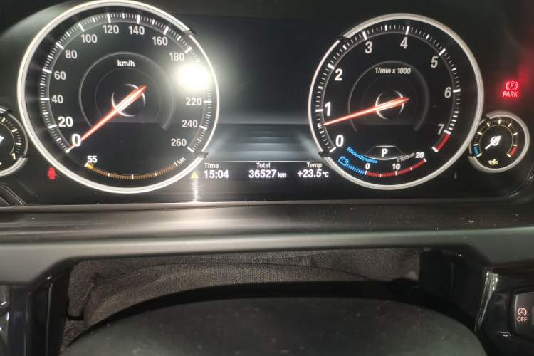 Used BMW X6 2015 xDrive35i Luxury Edition Odometer Close Up