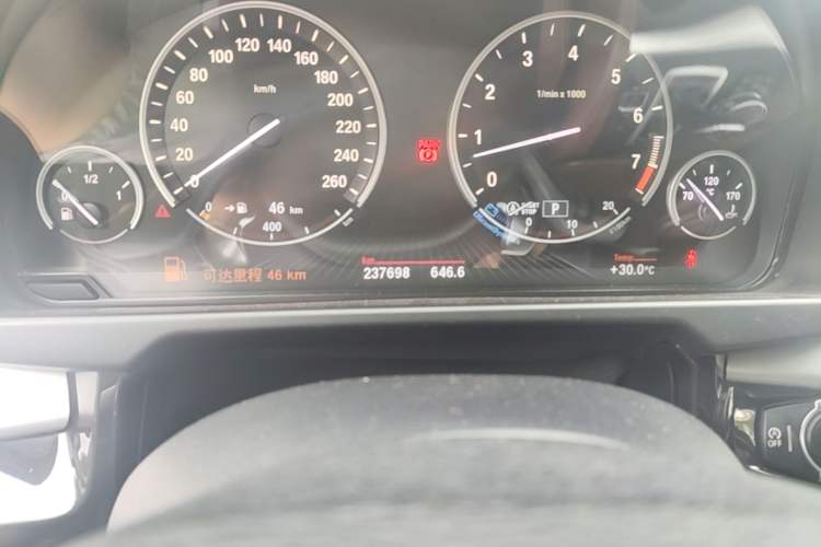 Used BMW X6 2015 xDrive35i Leading Model Odometer Close Up