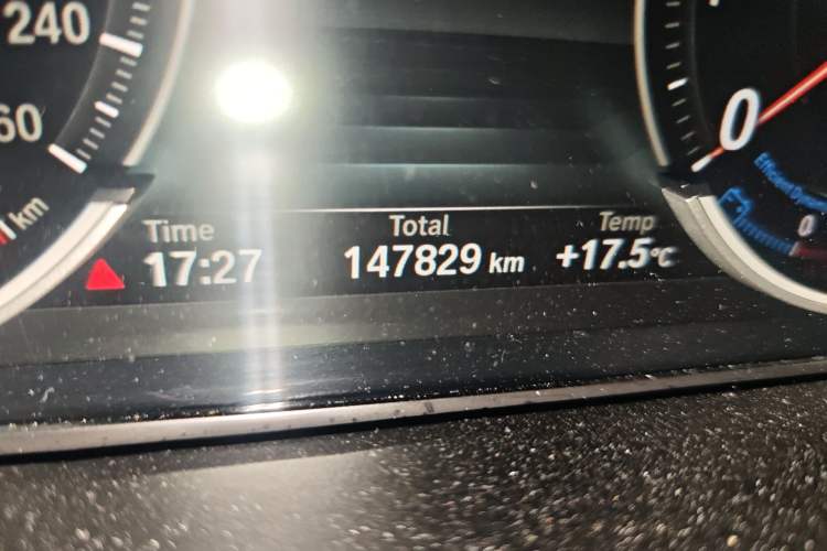 Used BMW X6 2015 xDrive35i Leading Model Odometer Close Up