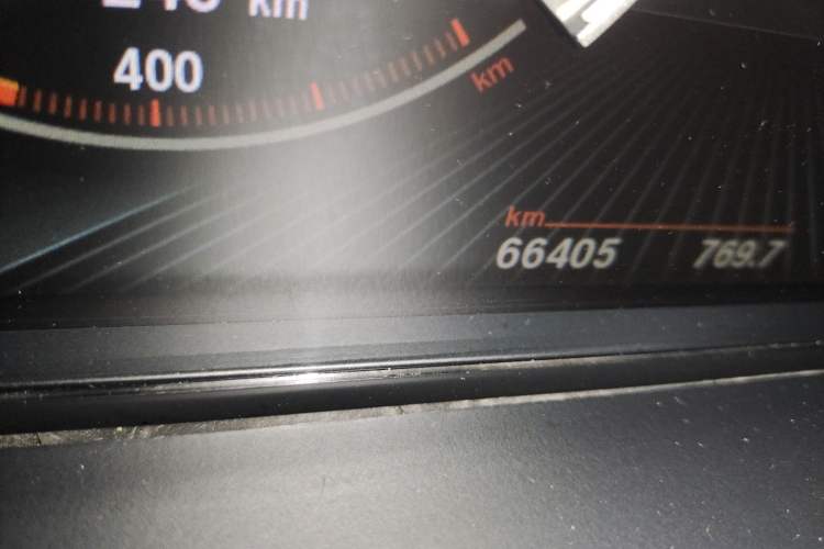 Used BMW X6 2015 xDrive28i Odometer Close Up