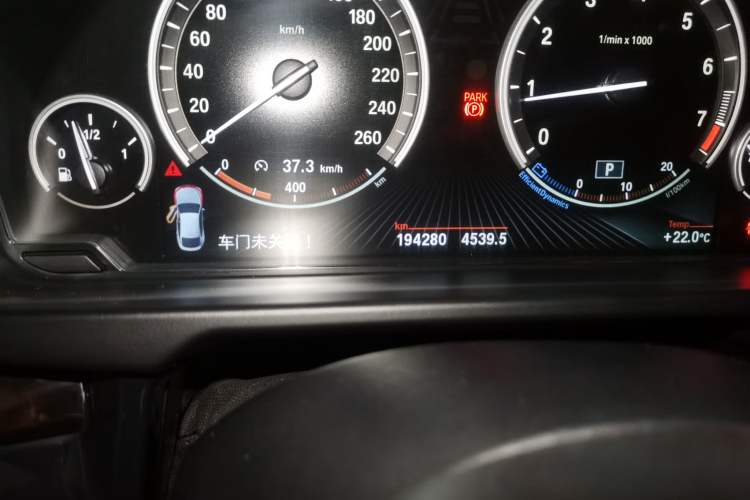 Used BMW X6 2015 xDrive28i Odometer Close Up