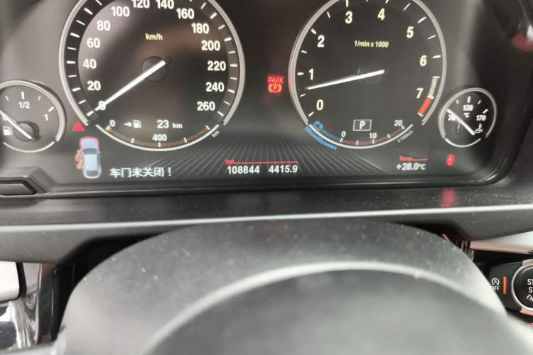 Used BMW X6 2015 xDrive35i Leading Model Odometer Close Up
