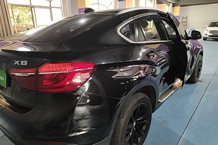 Used BMW X6 2015 xDrive35i Leading Model Rear Right 45 Deg