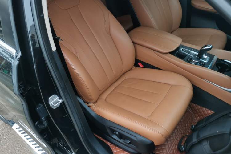 Used BMW X6 2015 xDrive35i Leading Model Right Front Seat