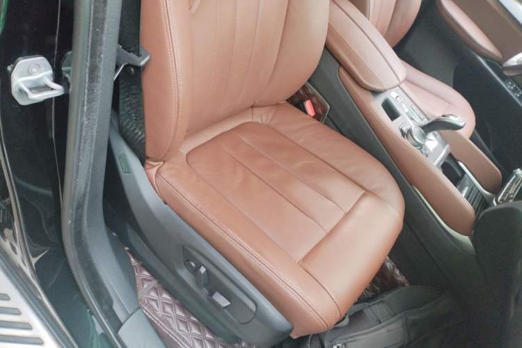 Used BMW X6 2015 xDrive35i Leading Model Right Front Seat