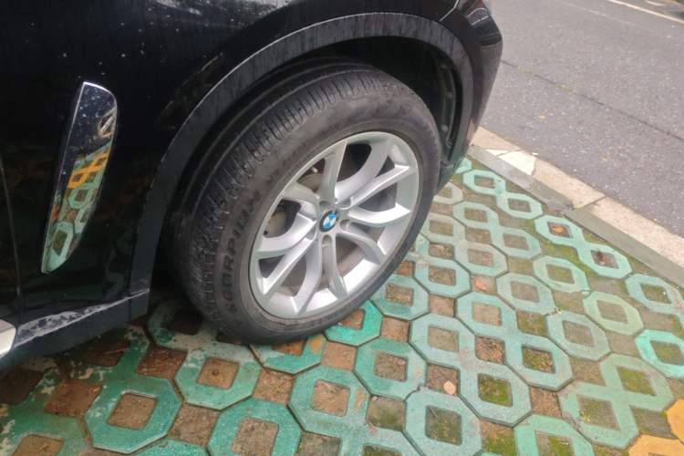 Used BMW X6 2015 xDrive28i Right Front Wheel Hub