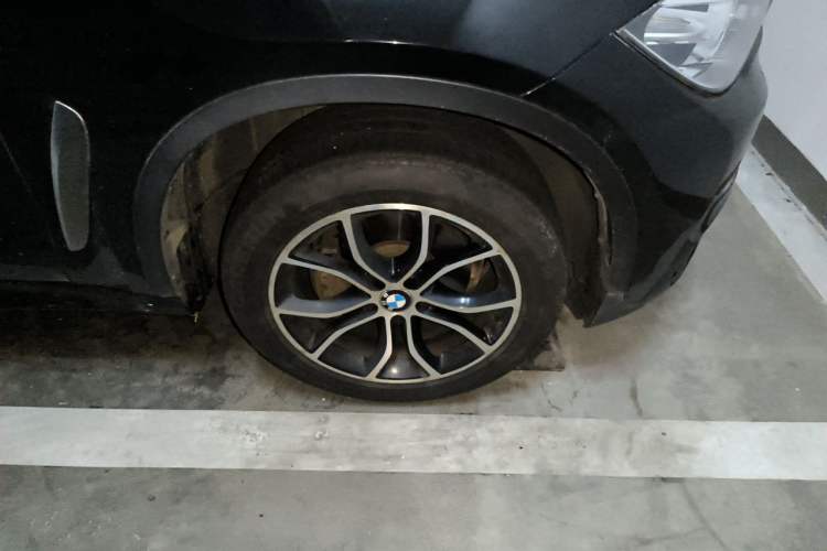Used BMW X6 2015 xDrive28i Right Front Wheel Hub