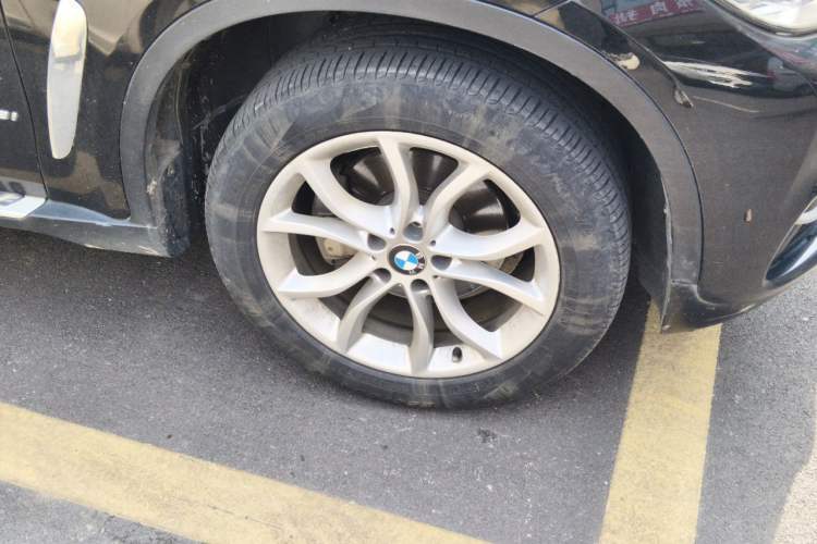 Used BMW X6 2015 xDrive28i Right Front Wheel Hub
