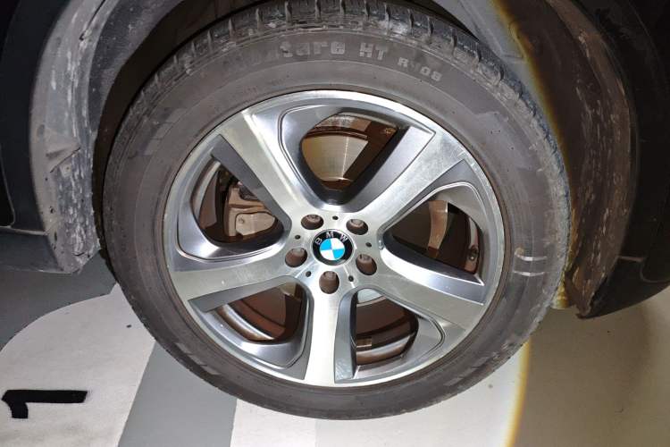 Used BMW X6 2015 xDrive35i Luxury Edition Right Front Wheel Hub