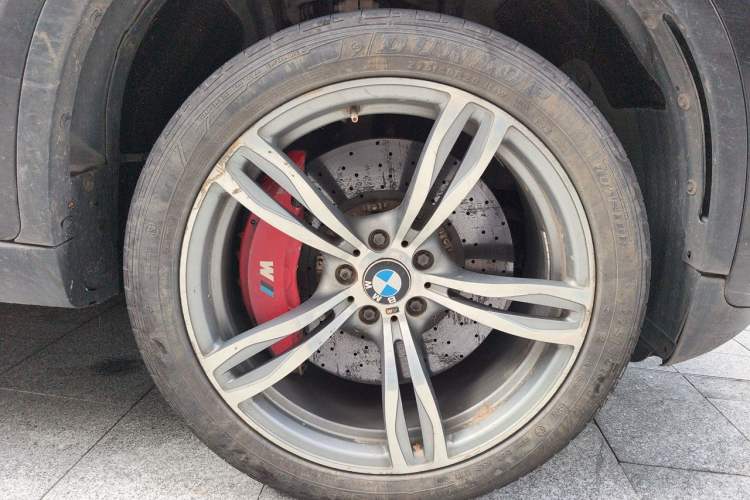 Used BMW X6 2015 xDrive28i Right Front Wheel Hub