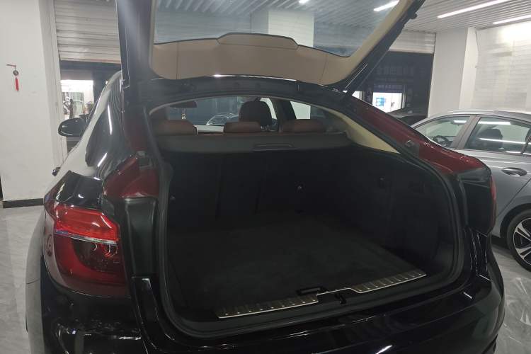 Used BMW X6 2015 xDrive35i Leading Model Trunk
