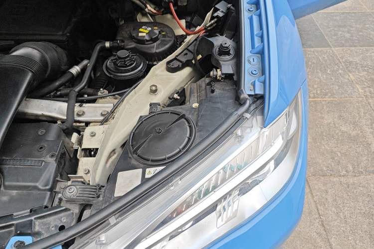Used BMW X6 2015 xDrive35i Luxury Edition Engine Bay Left