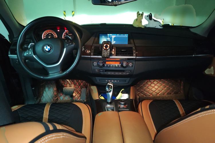 Used BMW X6  Center Console