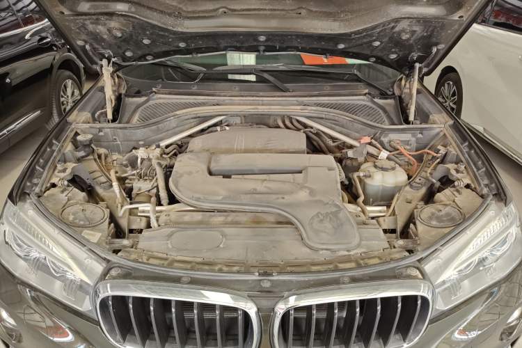 Used BMW X6 2015 xDrive28i Engine Bay