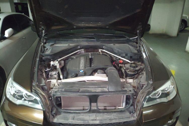 Used BMW X6  Engine Bay