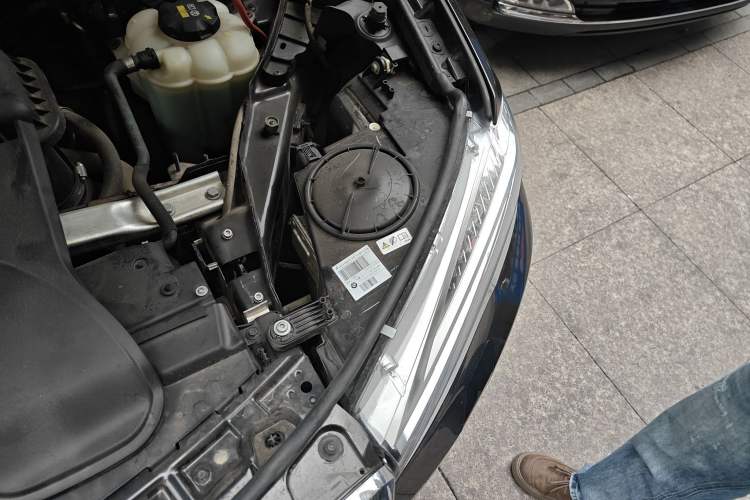 Used BMW X6 2015 xDrive28i Engine Bay Left