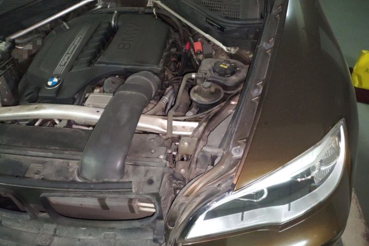 Used BMW X6  Engine Bay Left