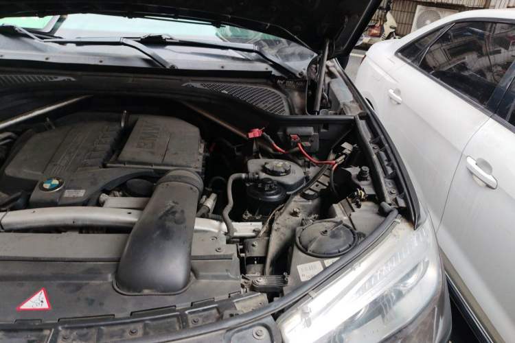 Used BMW X6 2015 xDrive35i Leading Model Engine Bay Left