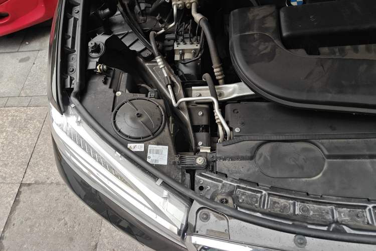 Used BMW X6 2015 xDrive28i Engine Bay Right