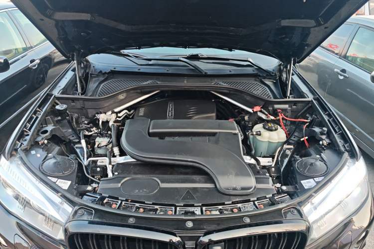 Used BMW X6 2015 xDrive28i Engine Bay