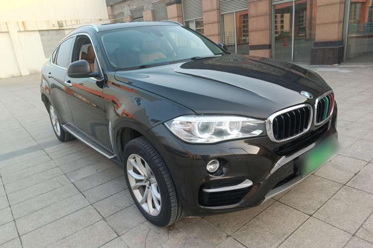 Used BMW X6 2015 xDrive35i Leading Model Front Right 45 Deg