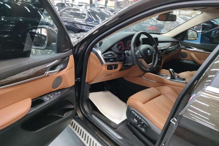 Used BMW X6 2015 xDrive35i Luxury Edition Interior 2
