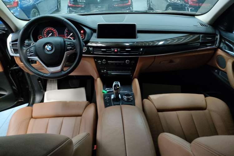 Used BMW X6 2015 xDrive35i Luxury Edition Interior 3