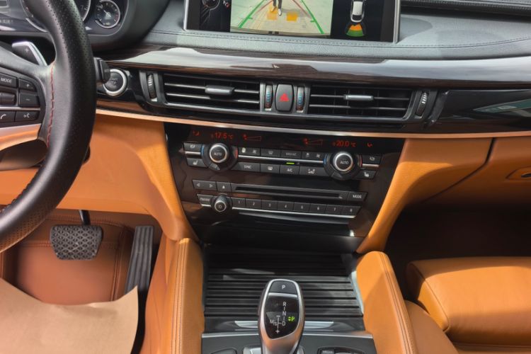 Used BMW X6 2015 xDrive35i Leading Model Interior 4