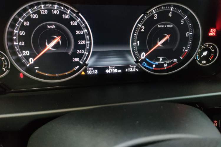 Used BMW X6 2015 xDrive35i Luxury Edition Odometer Close Up