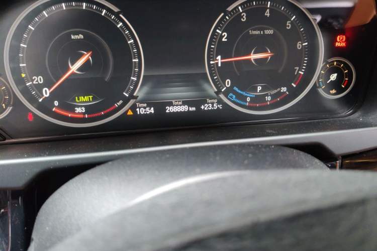 Used BMW X6 2015 xDrive35i Leading Model Odometer Close Up