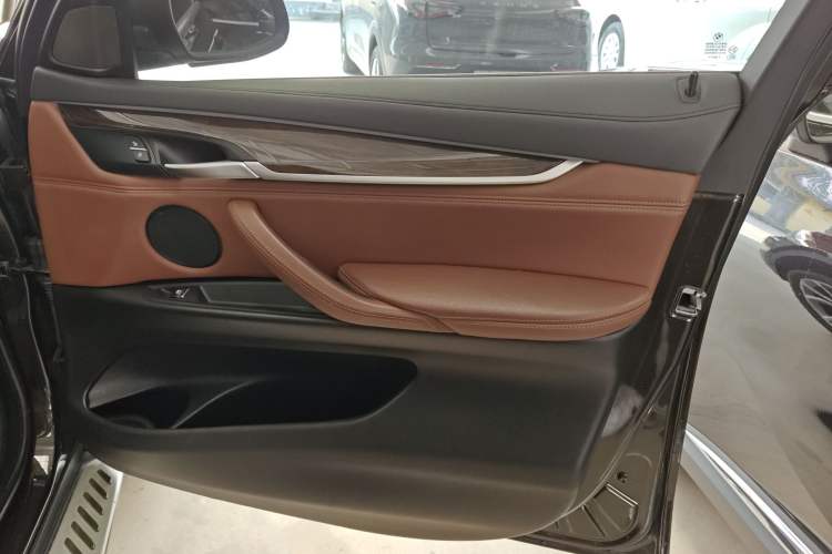Used BMW X6 2015 xDrive28i Right Front Door Interior