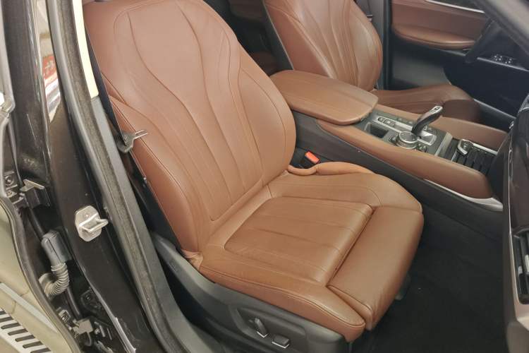 Used BMW X6 2015 xDrive28i Right Front Seat