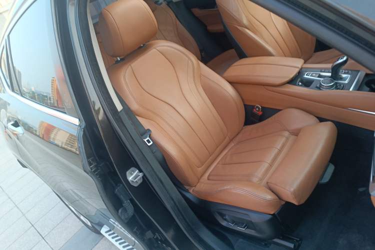 Used BMW X6 2015 xDrive35i Leading Model Right Front Seat