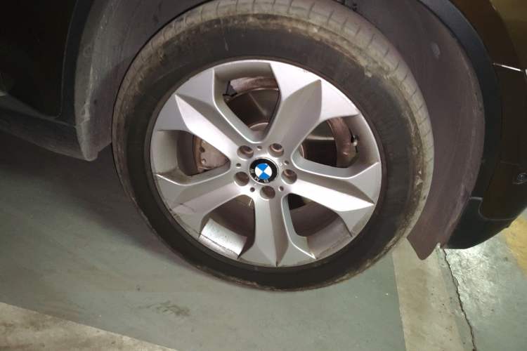 Used BMW X6  Right Front Wheel Hub