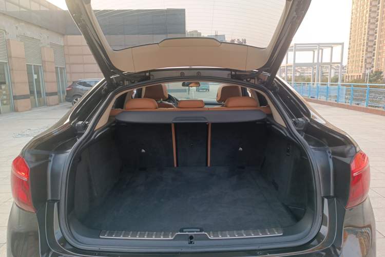 Used BMW X6 2015 xDrive35i Leading Model Trunk