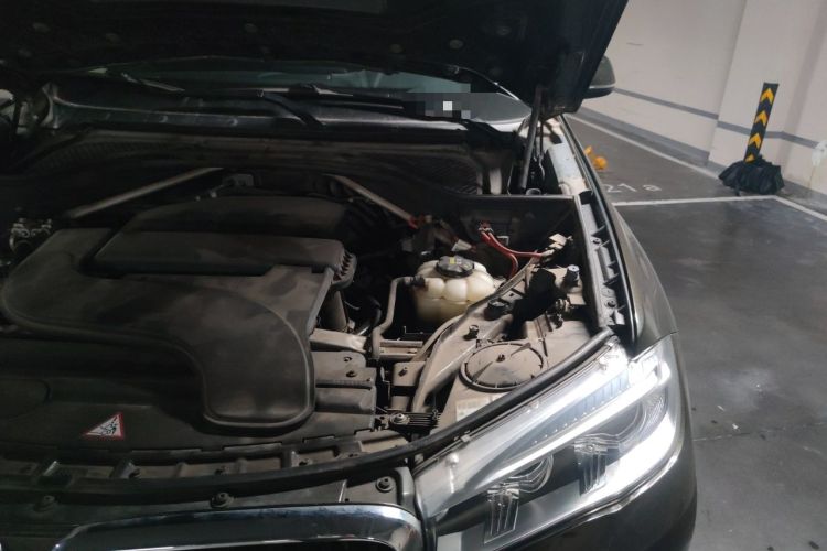 Used BMW X6 2015 xDrive28i Engine Bay Left