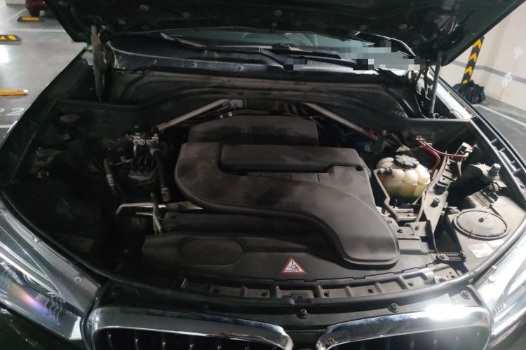 Used BMW X6 2015 xDrive28i Engine Bay