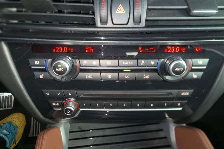 Used BMW X6 2015 xDrive35i Leading Model Audio And AC Panel