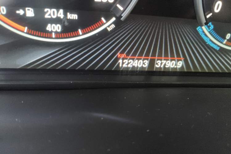 Used BMW X6 2015 xDrive35i Leading Model Odometer Close Up