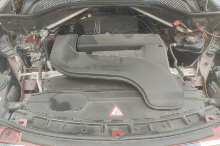 Used BMW X6 2015 xDrive28i Engine Bay