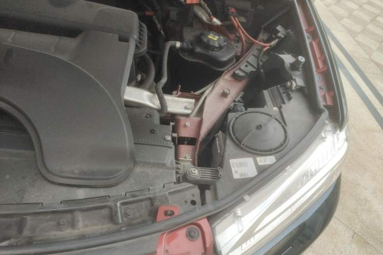 Used BMW X6 2015 xDrive28i Engine Bay Left