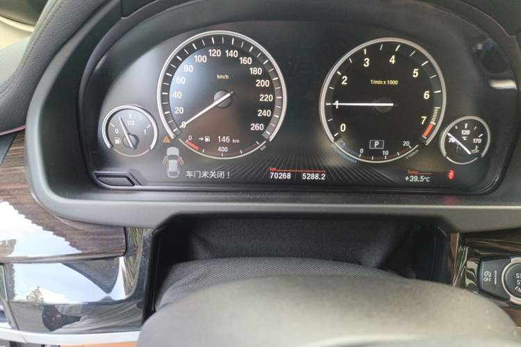 Used BMW X6 2015 xDrive35i Luxury Edition Odometer Close Up