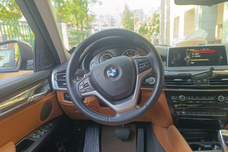 Used BMW X6 2015 xDrive35i Luxury Edition Steering Wheel